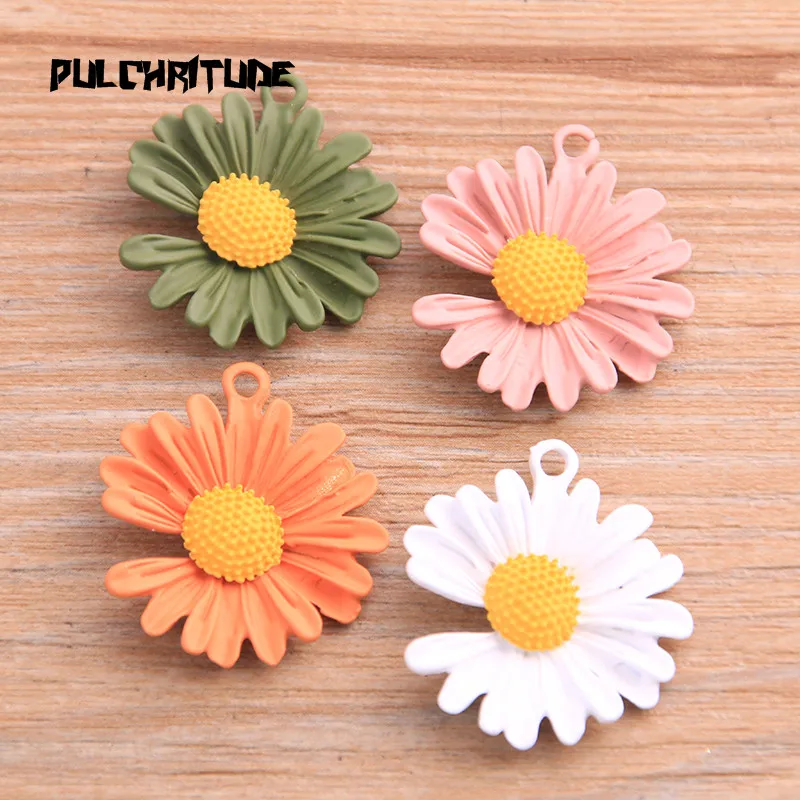 

4pcs 25*29mm 4 Color 2020 New Product Sunflowers Daisy Shaped Charms Pendant Resin Flatback Cabochons DIY Jewelry Making