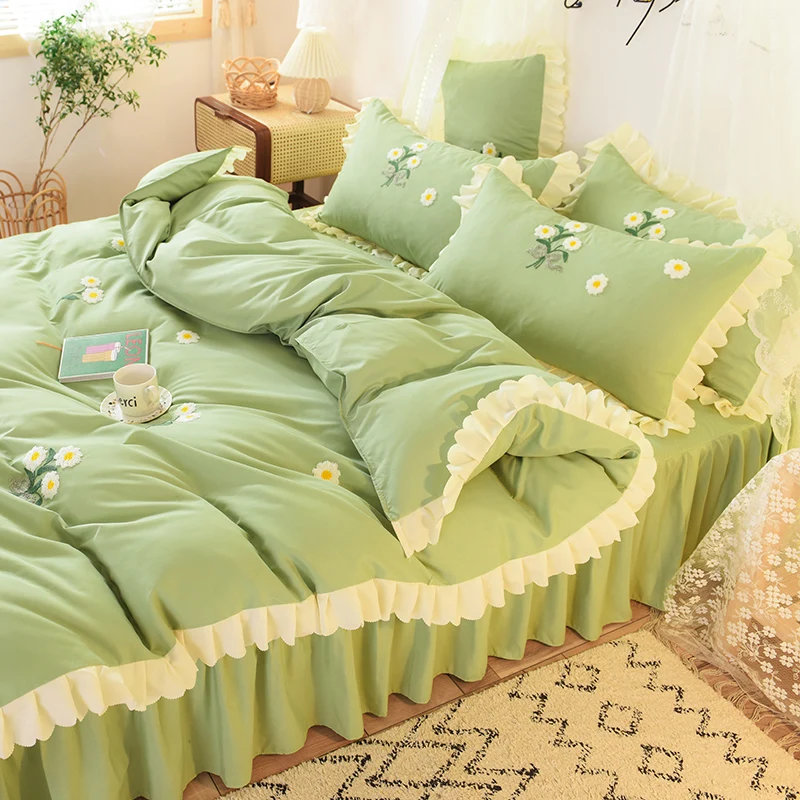 

Комплект постельного белья с вышивкой цветами, 1,5/1,8/2,0 м