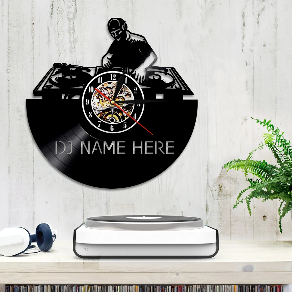 Пользовательские DJ название силуэт значок ди-Джея с резным узором часы в виде