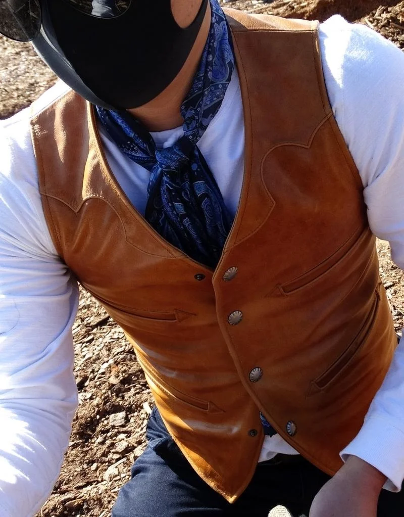 

YR!Free Brown shipping.Wholesales,Vintage Batik vest.men classic cause cowhide clothes.slim short leather jacket