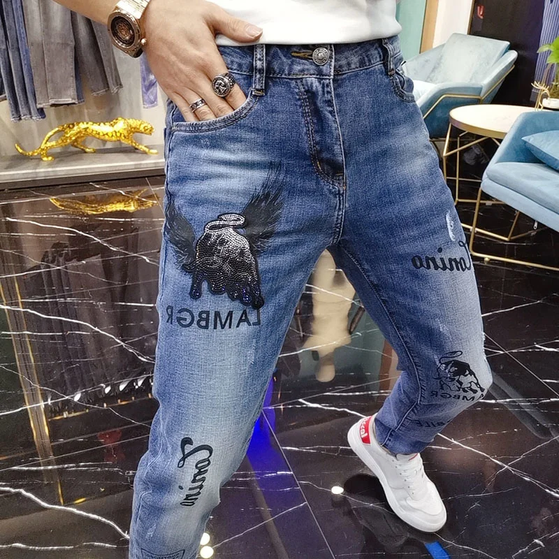 

2021 для мужчин весна Телец джинсы с принтом модная Корейская Стиль стрейч джинсы Hombre тренд; Мужская брендовая модная Стразы обтягивающие джи...