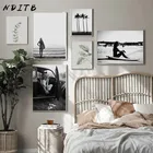 Черно-Белая настенная Картина на холсте постер морской пейзаж пляжная девушка доска для серфинга Картина Пейзаж тропическая Пальма домашний декор