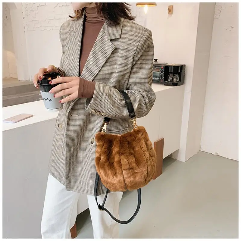 YYW Vintage Shoulder Bag Women Fashion Faux Fur Bucket Bag Handbag Ladies Drawstring Chain Shoulder Crossbody Bags Purses