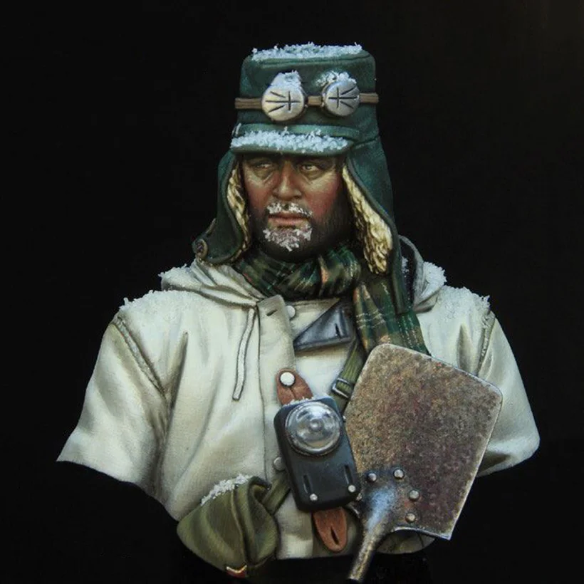 

1/10 ancient man officer bust Resin figure Model kits Miniature gk Unassembly Unpainted