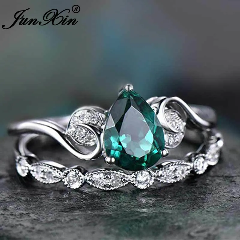 Комплект свадебных колец с грушевидной огранкой и зеленым камнем Женское