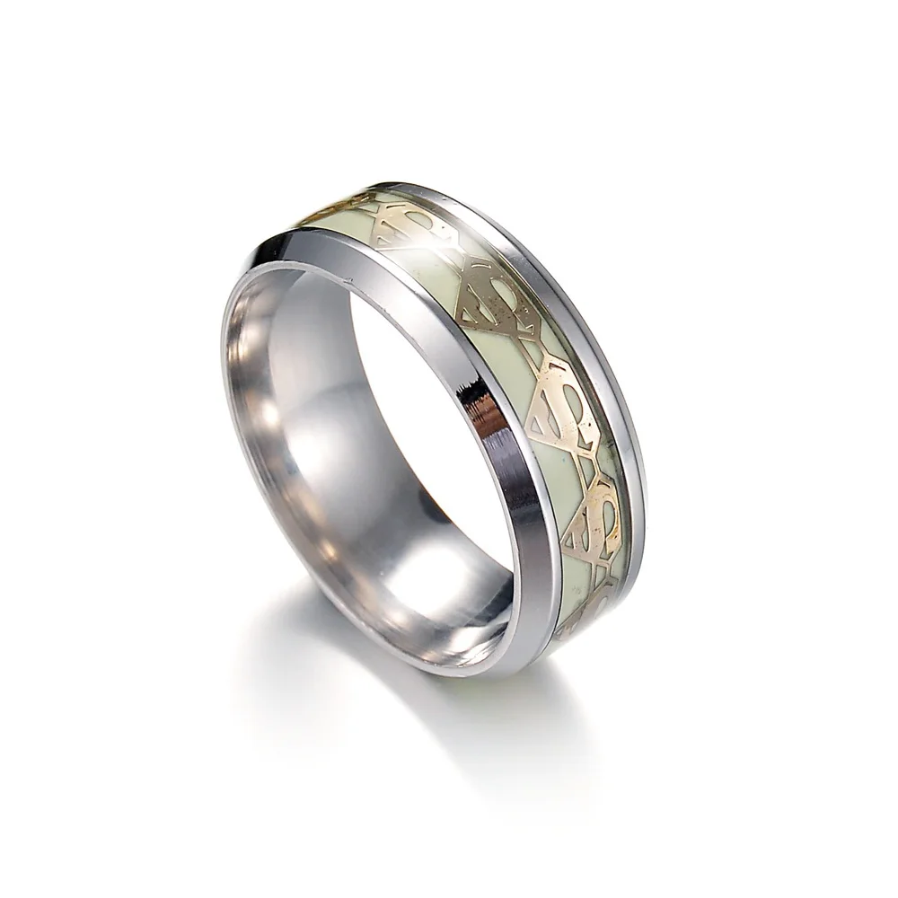 Светящееся кольцо с золотым Суперменом S письмо темно-инкрустация зеленый фон