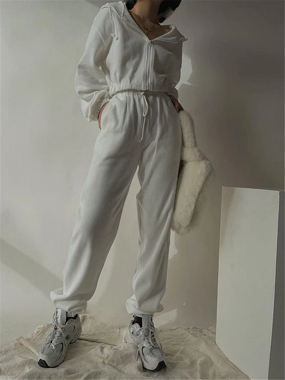 

2021 spring and autumn new fashion long-sleeved sports and leisure suit two-piece suit