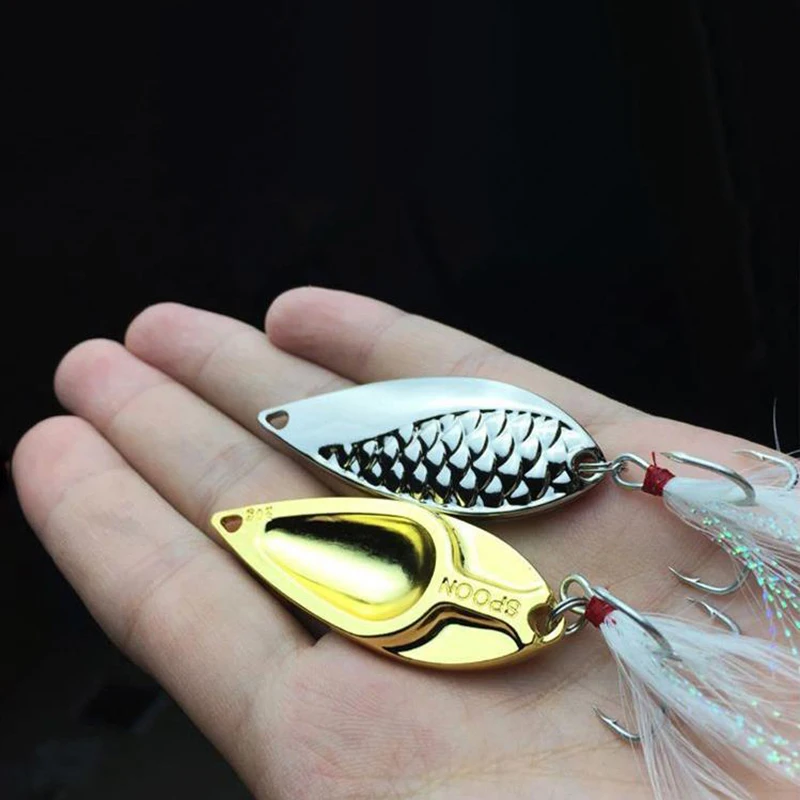 Жесткая блесна для спиннинга в виде змеи с металлическими блестками и тройным