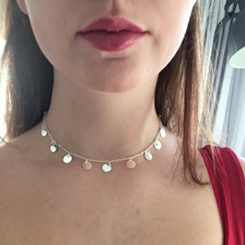 Женская мода кисточкой вафли блестки короткое ожерелье простые металлические