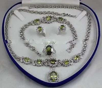 

Браслет, серьги, кольцо, колье, часы, вставка из перидота