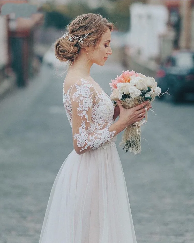 

Simple Tulle Lace Applique Wedding Dresses 2022 Long Sleeve Scalloped Floor-Length A-Line Bridal Dress Unique Covered Button