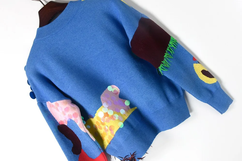 Женский свитер ручной работы расшитый бисером с вырезом лодочкой модный