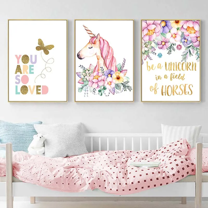 Картина на холсте для детской комнаты постер с изображением розовой лошади и
