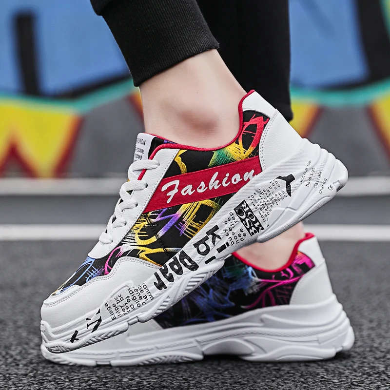 Женские кроссовки на плоской вулканизированной подошве Белые Повседневные с