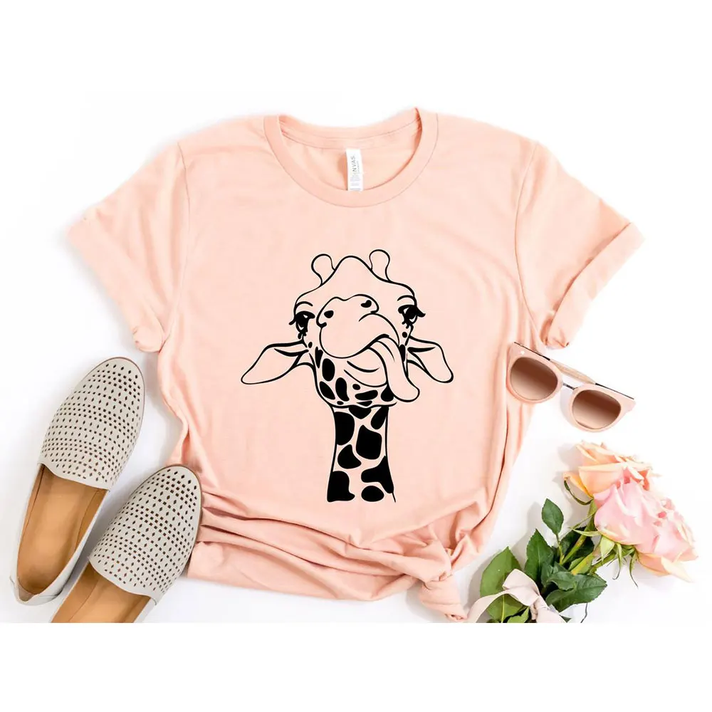 

Футболка женская оверсайз с забавным жирафом, повседневный стильный топ с графическим принтом, милый жираф, модная летняя одежда