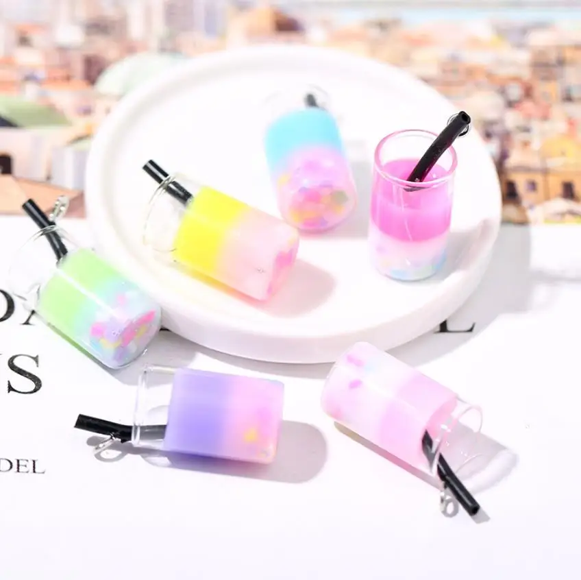 Полимерный кулон в виде бутылки с радужным молоком для изготовления ювелирных