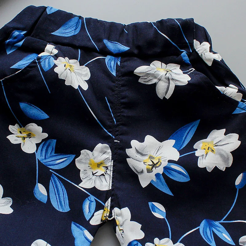 Комплект одежды для маленьких девочек шорты с цветочным принтом футболка