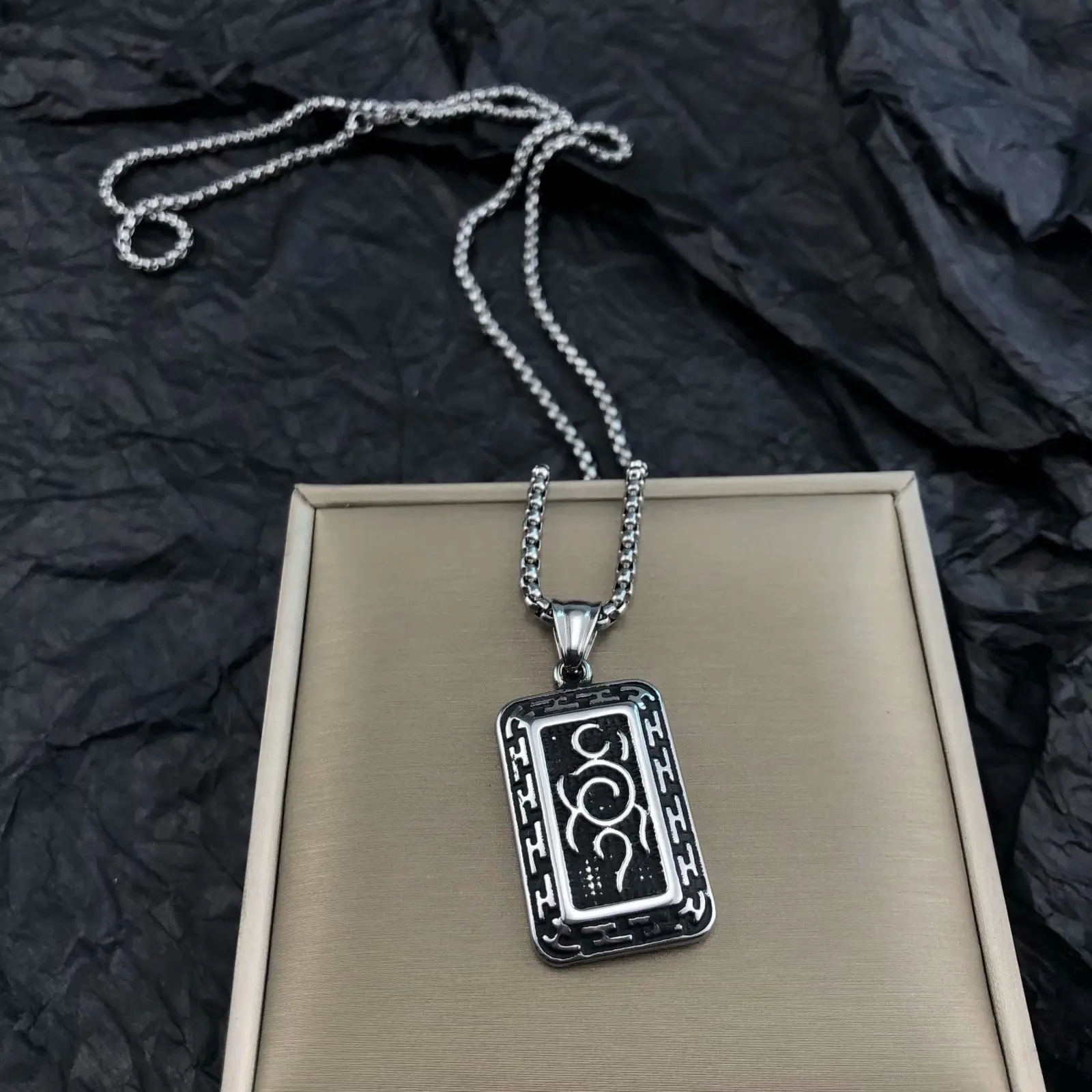 

Винтажные титановые стальные Индивидуальные старинные подвески, ожерелье в стиле панк, мужские этикетки, ожерелья в стиле хип-хоп, аксессуа...