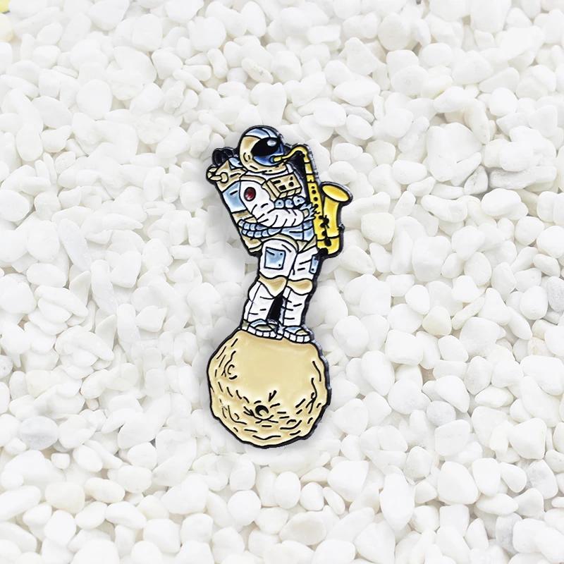Брошь на лацкан с изображением космонавта эмалированная брошь во вселенной со
