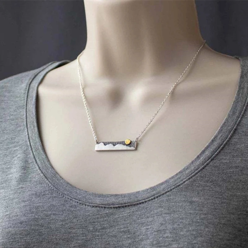 

Girl's Fashion Geometric Sunrise Sun Pendant Necklace Silver Colour Charm Necklace Wedding Party Jewelry Gift