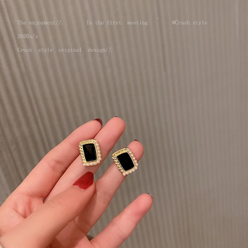 

Korea Dongdamen 925 Silver Needle Pearl Fashion Small Net Red Simple Geometric Oil Dripping Earrings