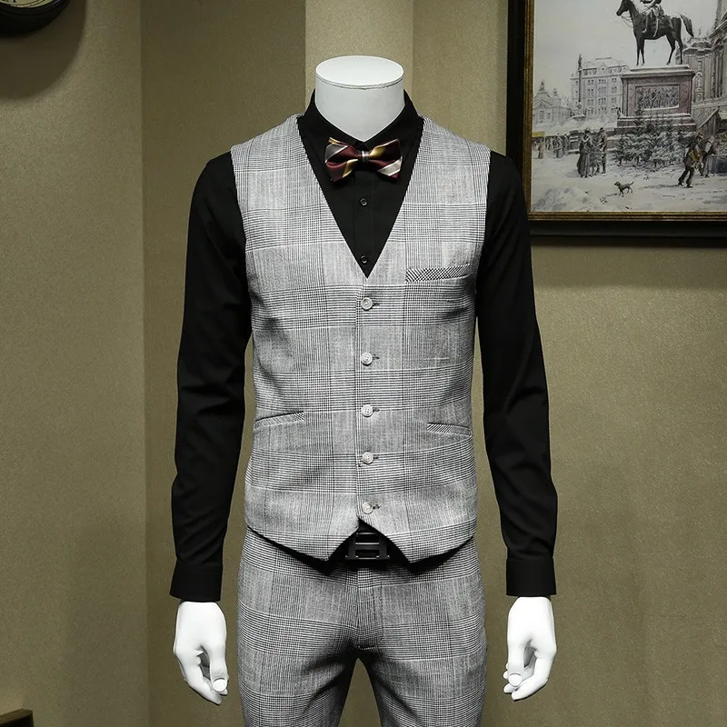 Деловой джентльменский костюм в английском стиле белый и черный клетчатый