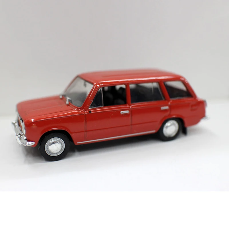 Литая модель автомобиля из сплава 1/43 Россия газ 2102 Классическая советская