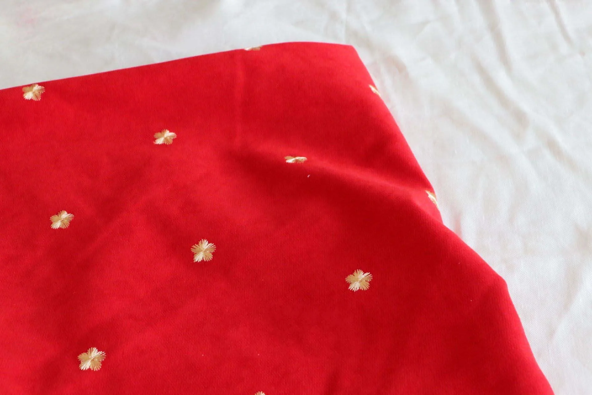 

150cm width twill velvet soft crease resistant embroidery small gold flower garment fabric fabric