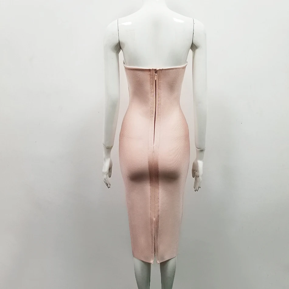 Женское вечернее платье без бретелек розовое облегающее с кисточками в стиле