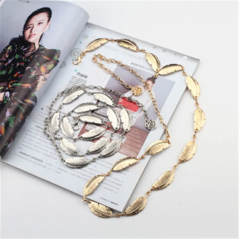 Женское тонкое платье с цепочкой украшенное листьями сердечками простой пояс