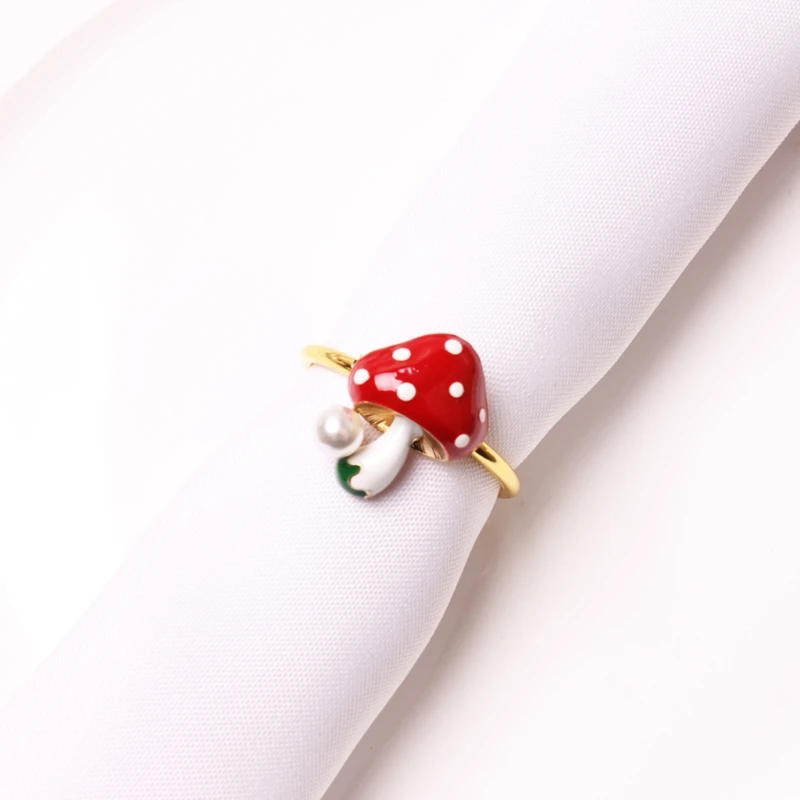 

MXLB Exquisite Napkin Ring Buckle Holder Wedding Banquet Party Table Simple Red Mushroom New Year Easter Christmas Gift