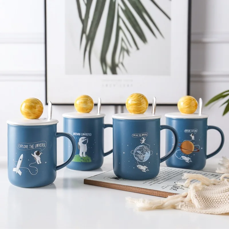 

450ml Creative 3D Astronaut Spaceman Ceramic Cup with Handle Cover Spoon Heat-resistant Mugs Home Office Couple Coffee Cup
