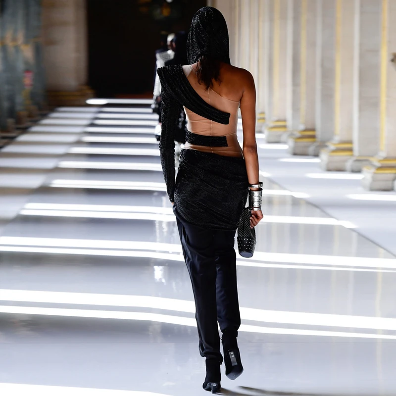 Женское Асимметричное мини платье с открытой спиной INDRESSME Клубное облегающее v