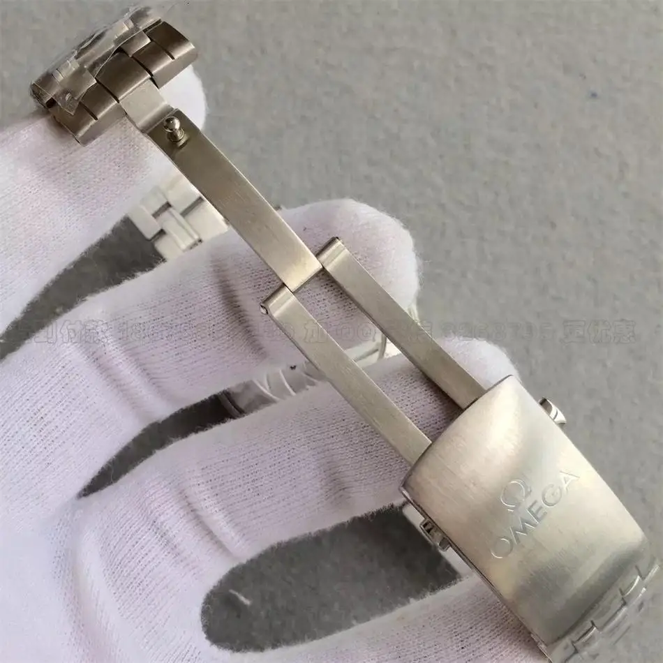 

New fashion men's business high grade wristwatch waterproof watch