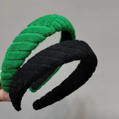 Женская плюшевая повязка на голову зеленая с узором в виде полотенца Роскошный