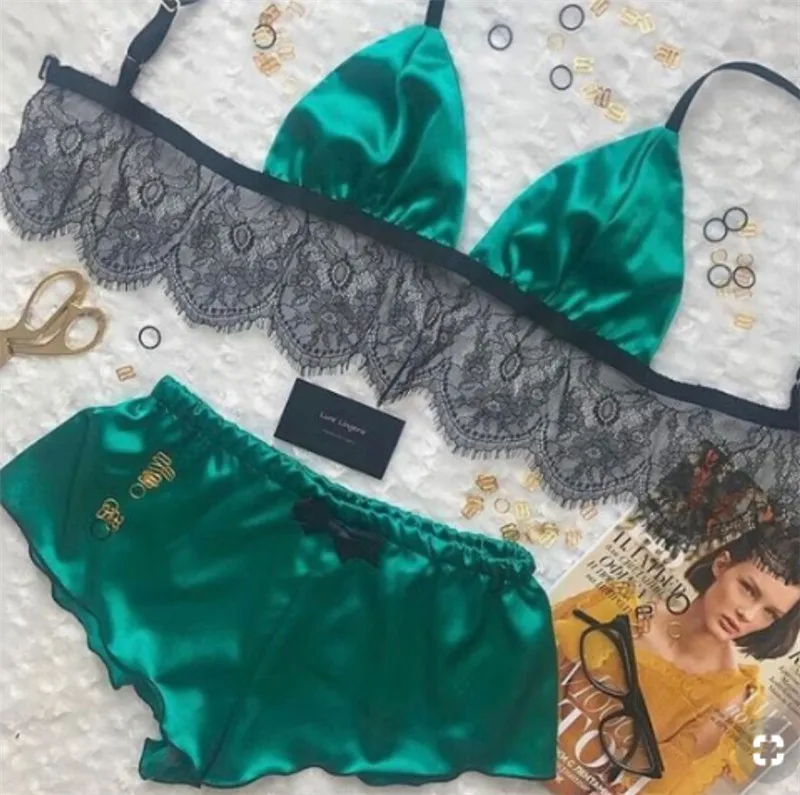 Комплект кружевного нижнего белья из 2 предметов модель 2020 года женское нижнее