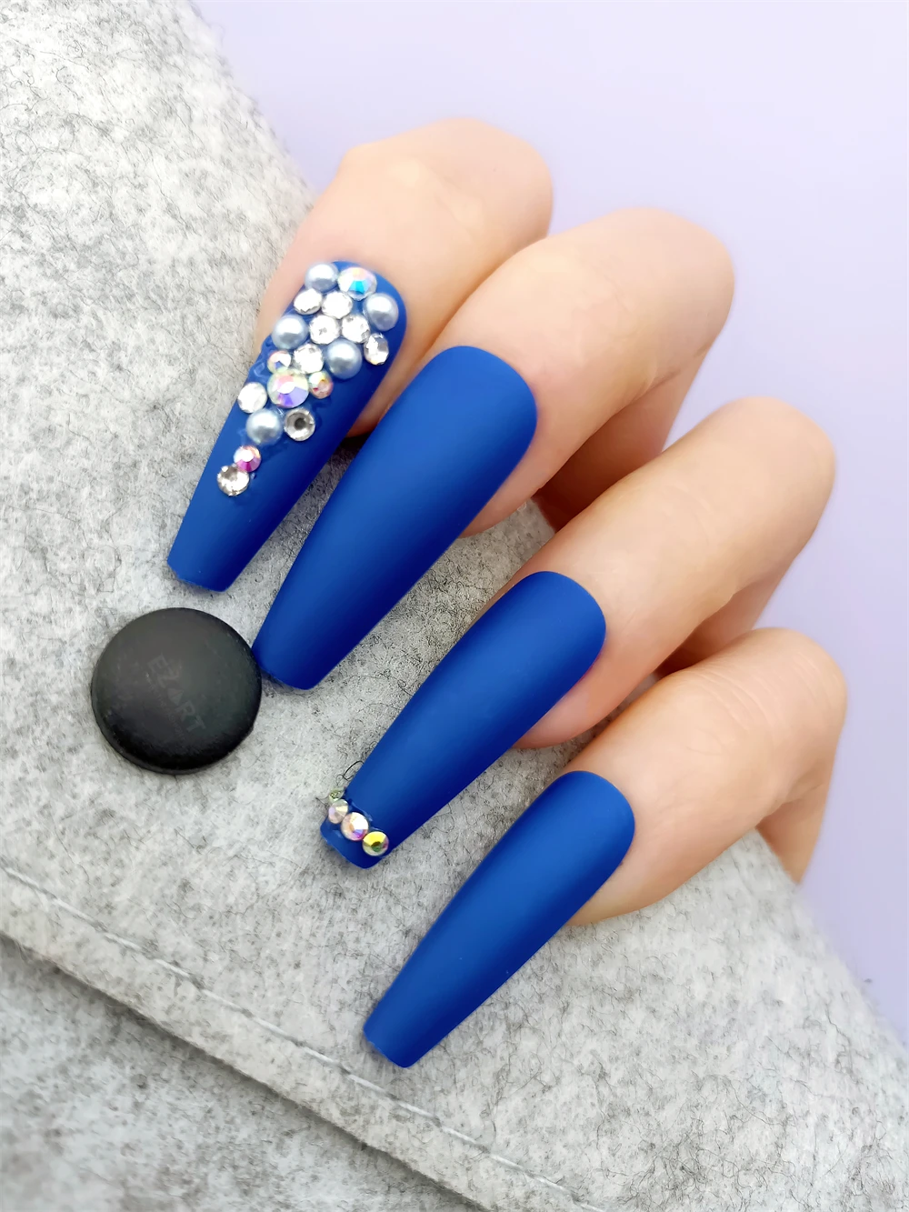 

Packaging Box Glossy Sapphire Blue False Nails Covered with Rhinestones Beautiful Press On Nails Set Coffin Long Elegant 24pcs