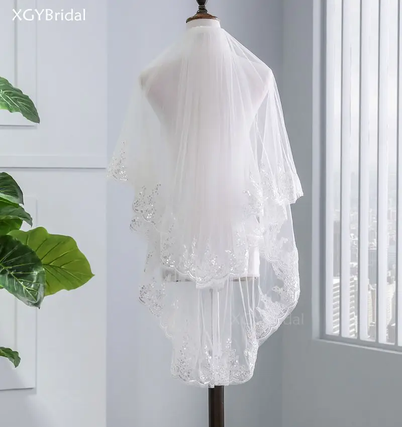 Фата свадебная двухслойная короткая Тюлевая с кружевной аппликацией и расческой