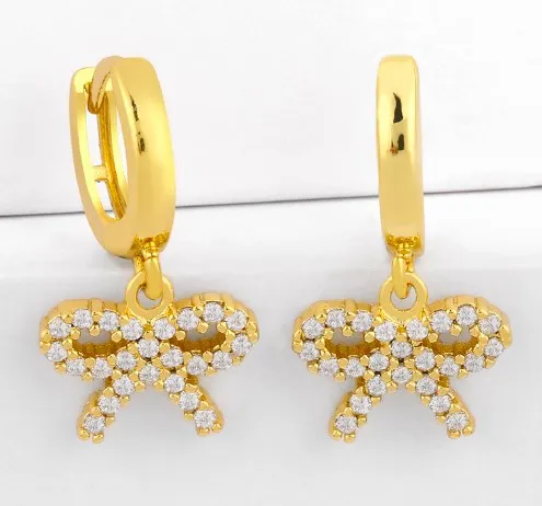 Разноцветные латунные серьги-кольца с бантом и микрозакрепкой из кубического