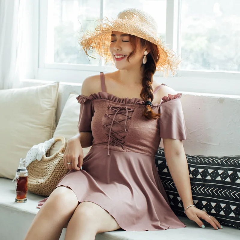 Женский слитный купальник с воланом открытыми плечами и эффектом пуш-ап | Спорт