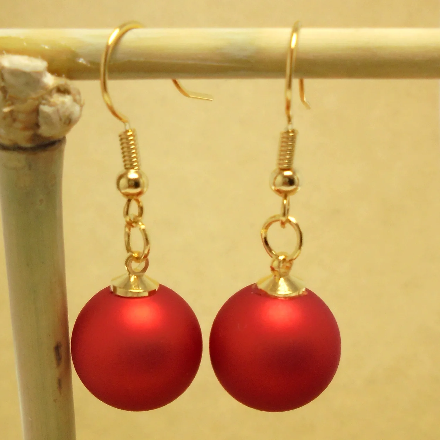 

24K Gold Color Plated Brass Earrings 38mm Red Matte Imitation Pearl Drop 1 Pair
