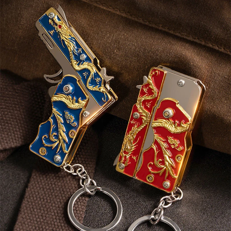 Цветной металлический мини-брелок из цинкового сплава можно сложить в качестве