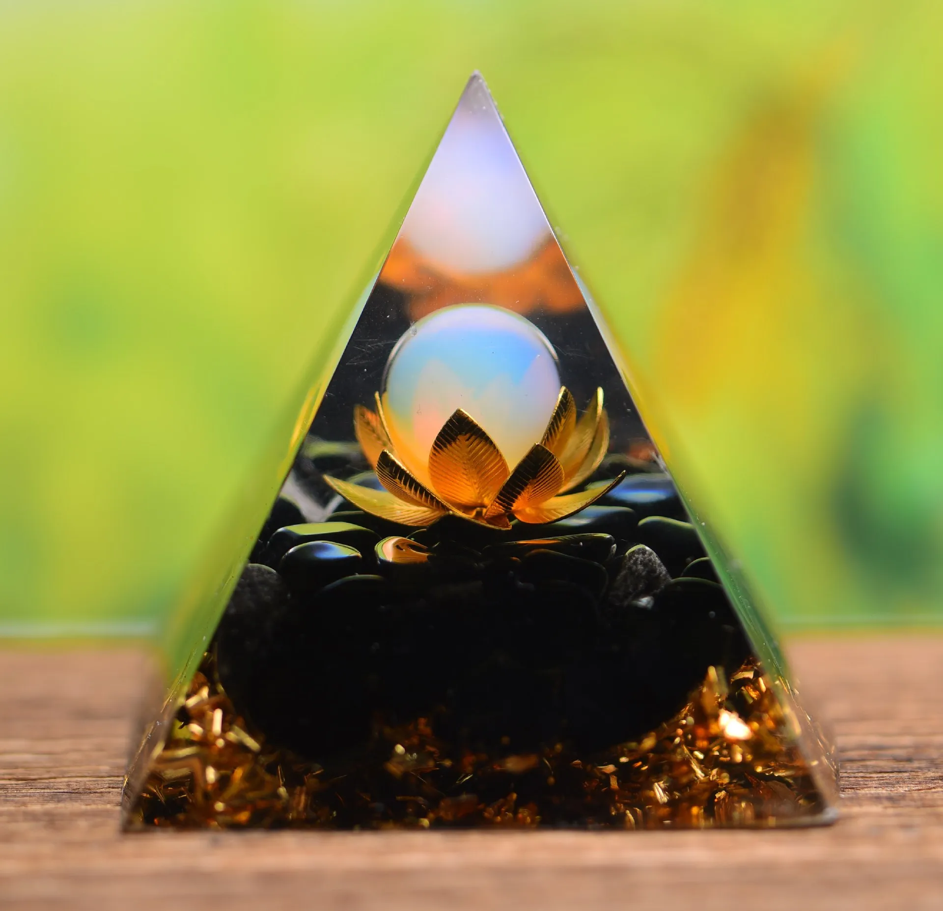 Orgonite Foreign Trade Aogen Pyramid Ornament Green Jade Stone Lotus Energy Pyramid Bring Good Luck