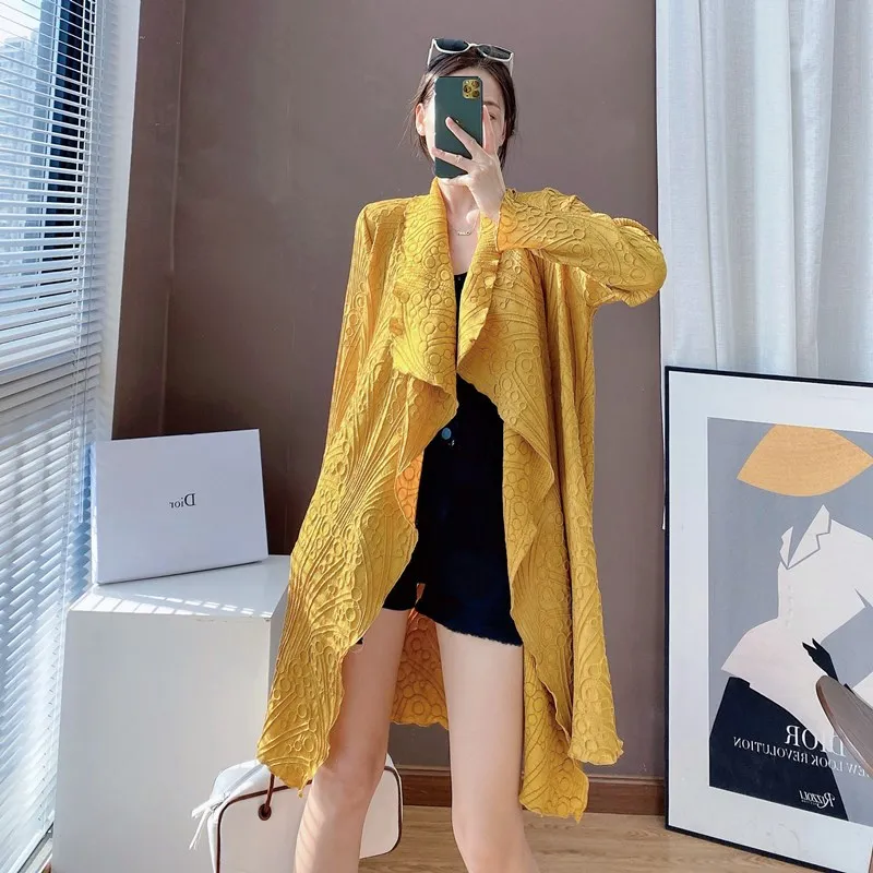 

2022Women's Spring New Long Sleeve Lapel Jacket Miyak fold Fashion large size loose and thin embroidered flower long trench coat