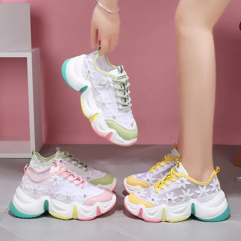 

2020 spring and summer new flower rivet rainbow bottom old shoes wild wild thicker increased mesh casual sports shoes Z970