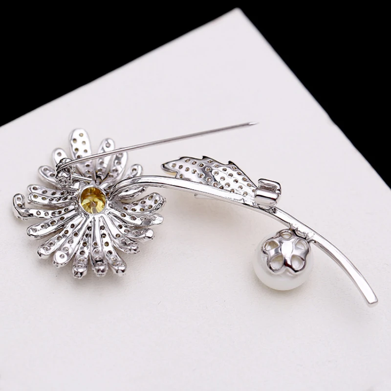 

Ins Hot Sale New Style Copper Inlaid Zircon Fashion Flower Clothing Jewelry Gold Pearl Brooch Brooch for Women Party Jewelry