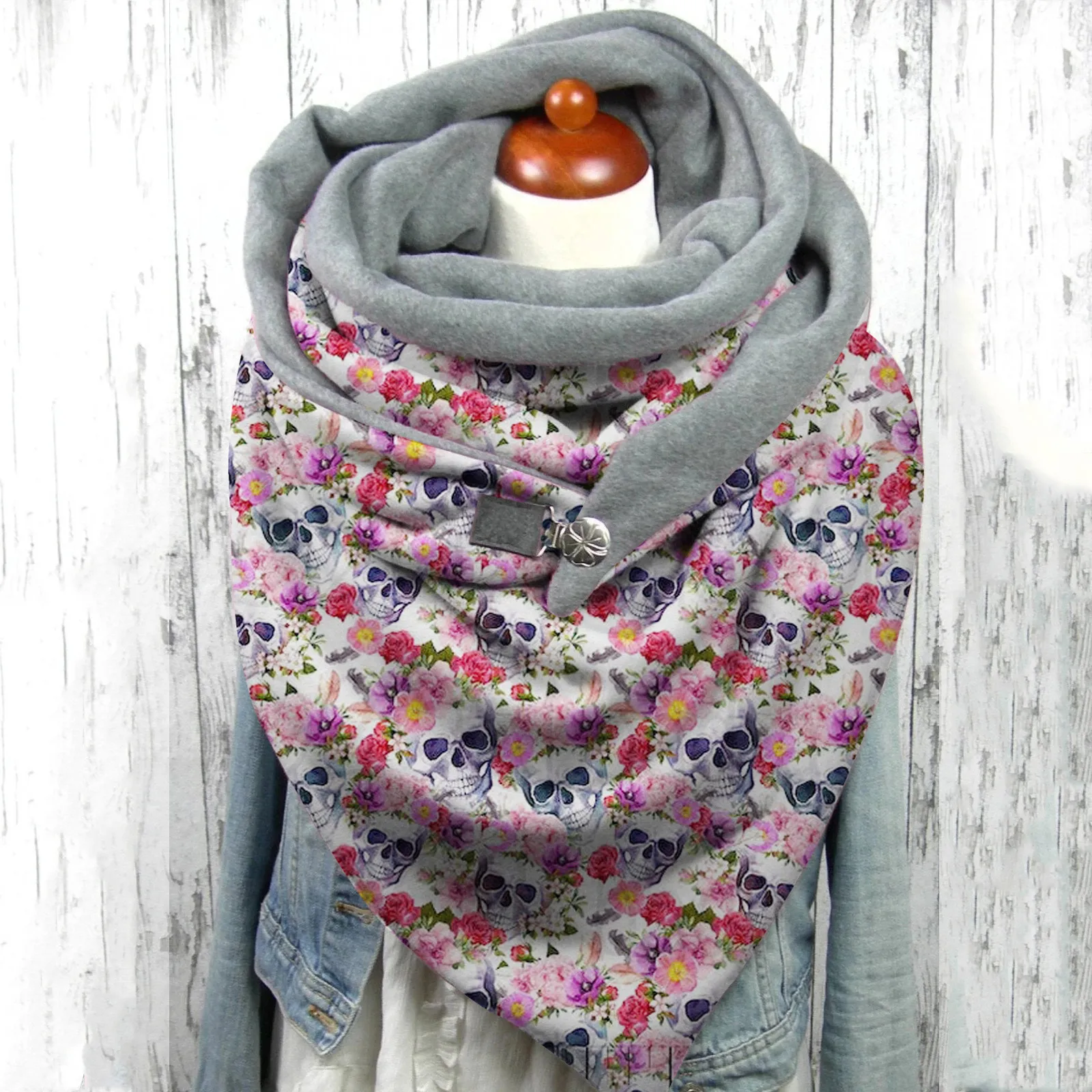Шарф женский кашемировый на пуговицах зимний с принтом черепа |