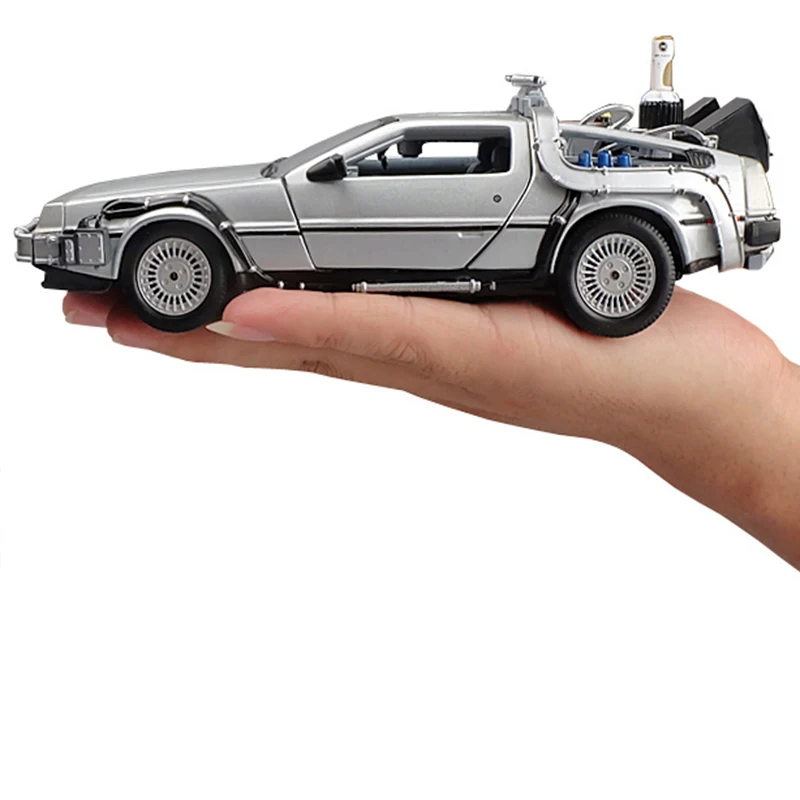 1:24 _ Назад в будущее время литая машина модель Delorean из сплава игрушечного