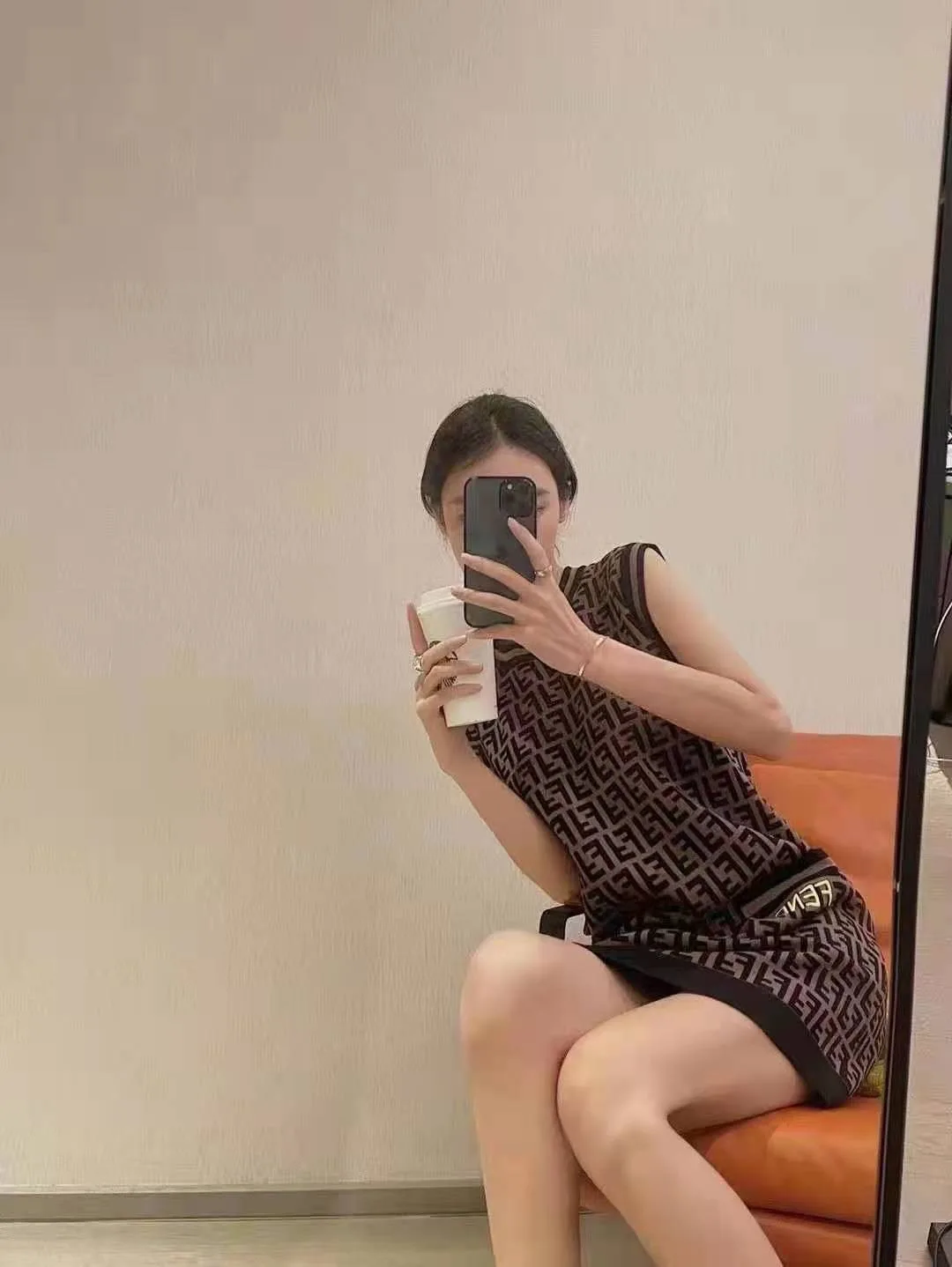 

2021 Early Spring New Double F Letter Jacquard Sleeveless Dress Pocket Fluorescent Letter Embroidery Mid-length Skirt