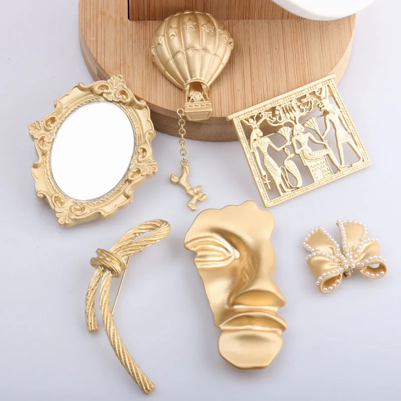AOMU Imitation Pearl Bowknot Egypt Portrait Gold Color Brooches Pins for Women Abstract Face Mask Brooch Jewelry Accessories